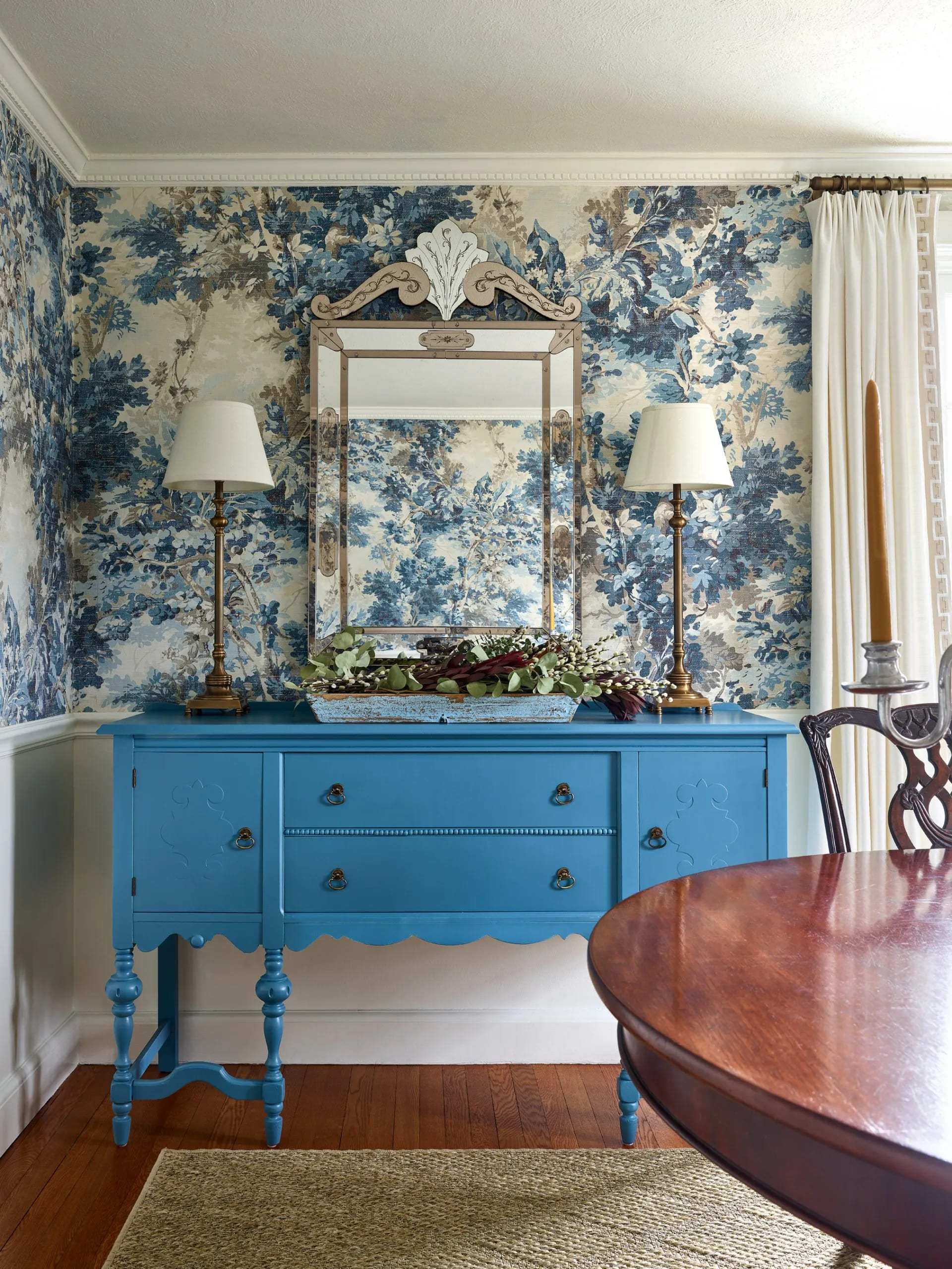 How Wallpaper Can Dramatically Change a Space