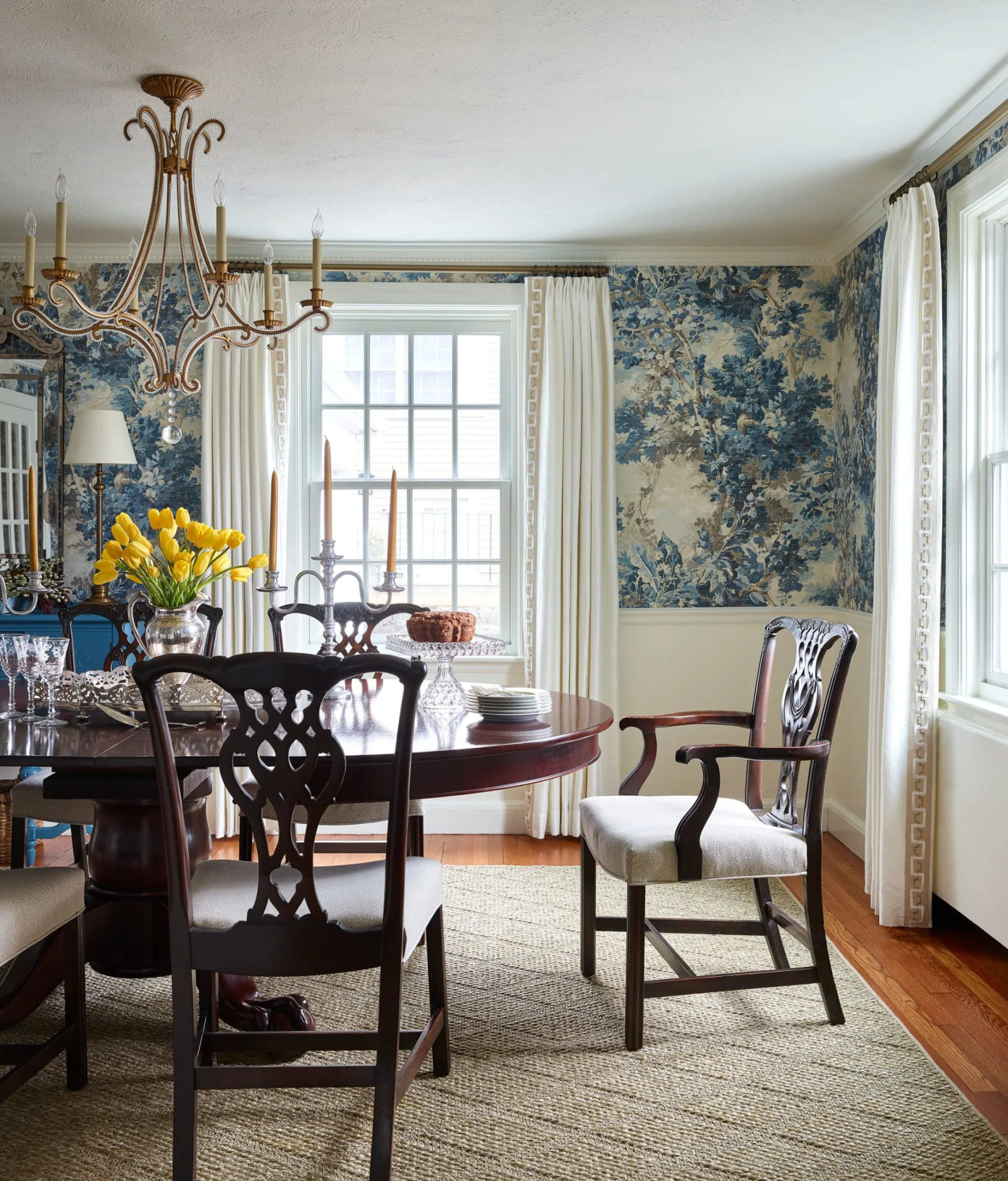 How Wallpaper Can Dramatically Change a Space