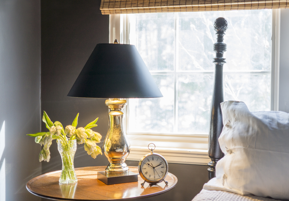 bedside-table-alarm-clock-lamp-newton-ma