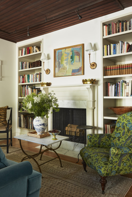 living-room-built-in-shelves-fireplace