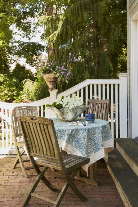 patio-dining-table-brookline-ma